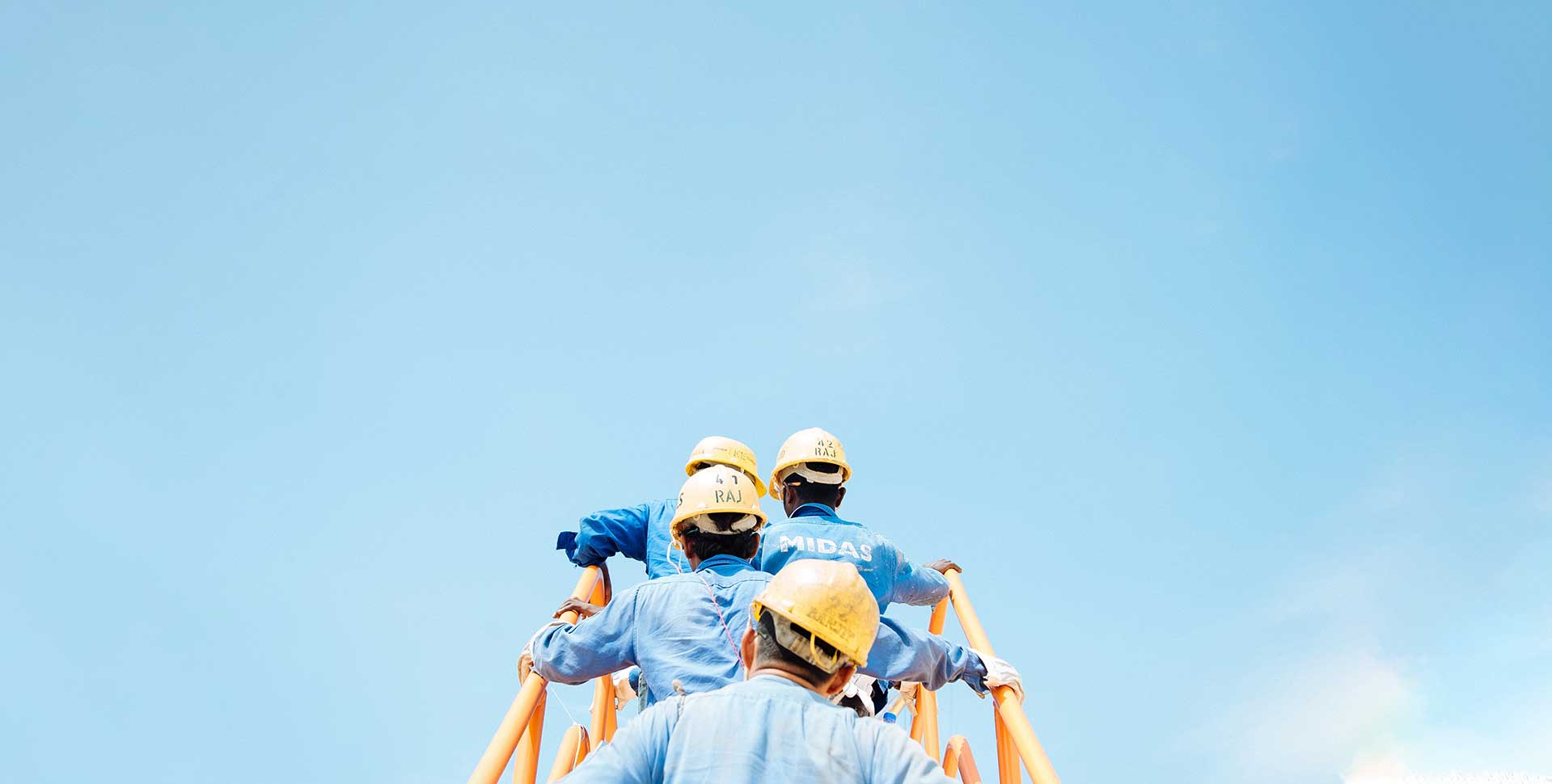 How Professional Wedding Planners Manage Stress, Timelines & Last-Minute Changes