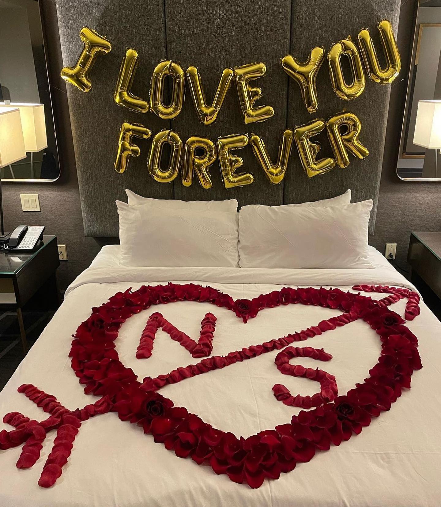 Romantic Anniversary Room Decoration Ideas for Husband and Wife