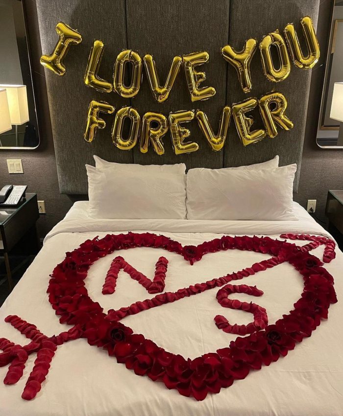 Romantic Anniversary Room Decoration Ideas for Husband and Wife